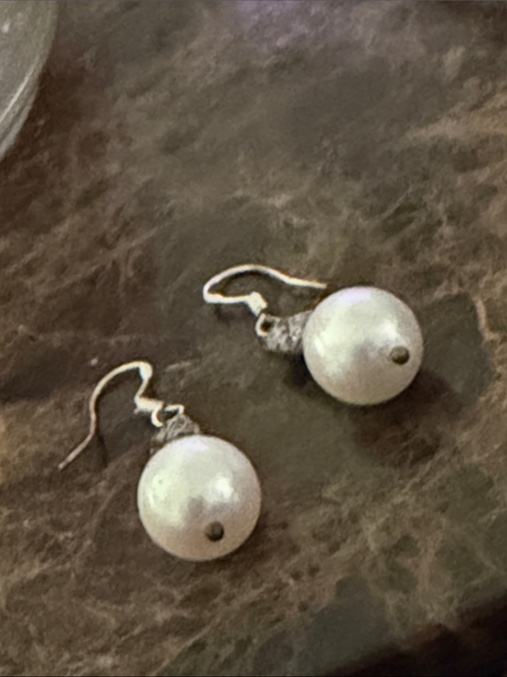 Fresh water white teardrop shaped sterling silver stamped wires pierced earrings - Picture 2 of 12
